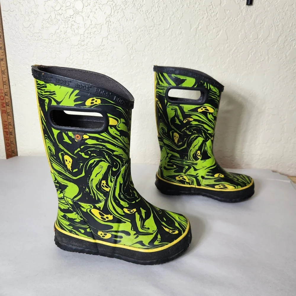 Bogs Classic Spooky Kids Rain Boots Neon Green Black Skulls Waterproof Size 12